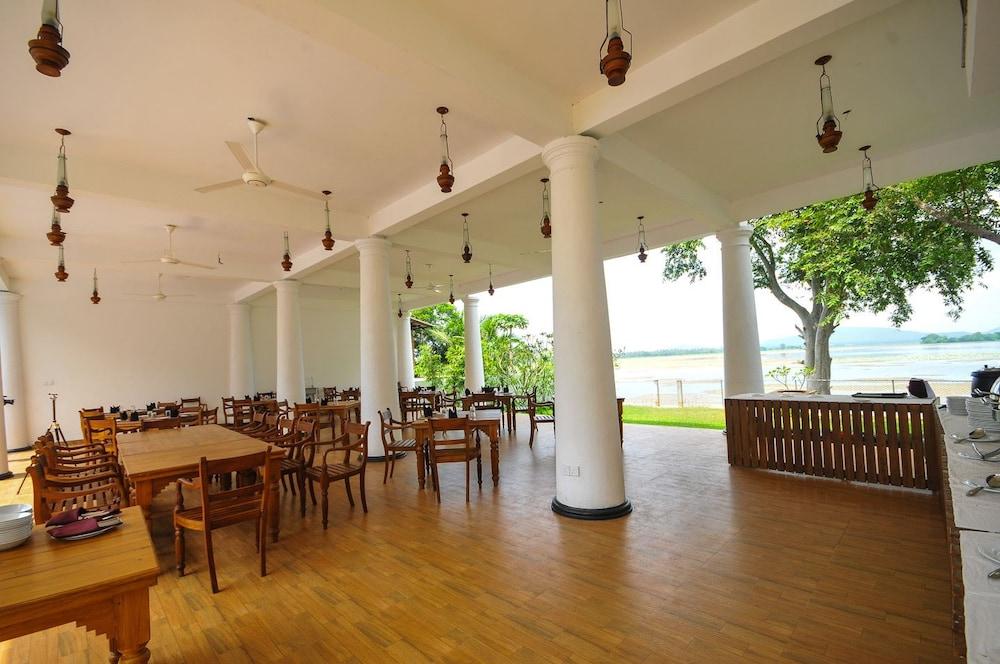 Yala Oga Reach Hotel Tissamaharama Exterior photo