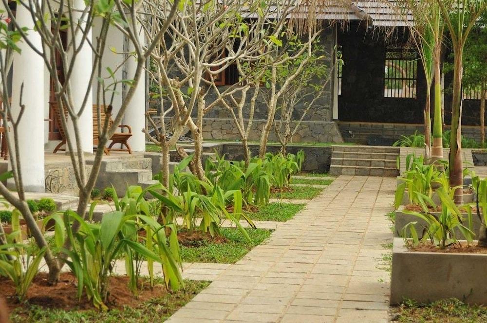 Yala Oga Reach Hotel Tissamaharama Exterior photo
