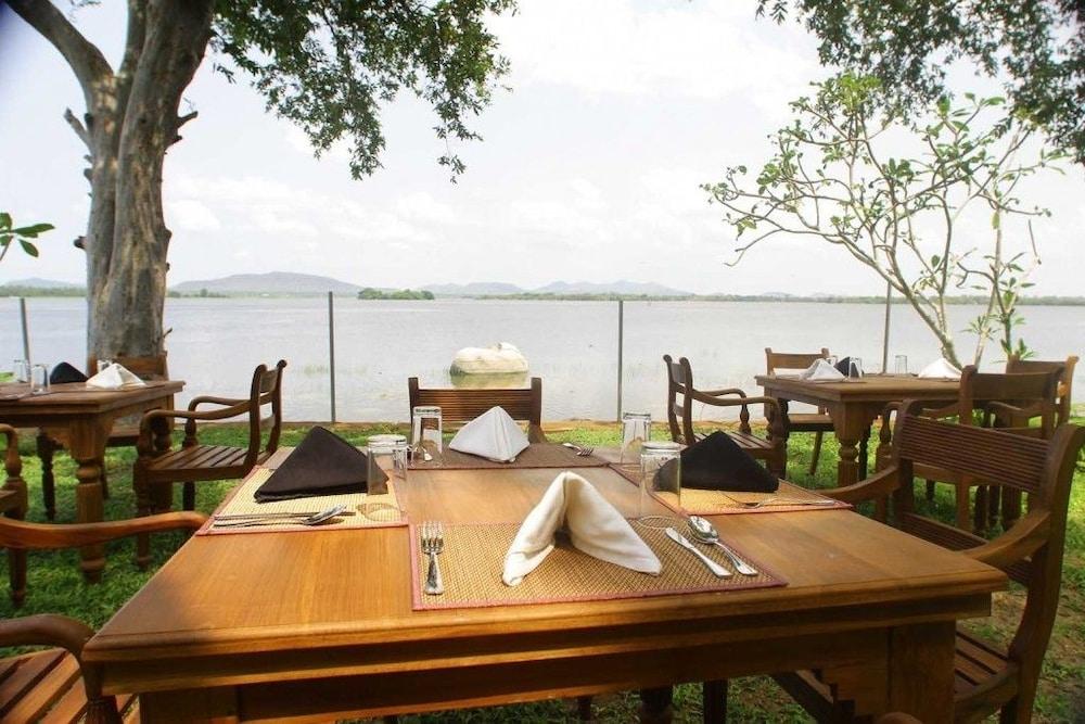 Yala Oga Reach Hotel Tissamaharama Exterior photo
