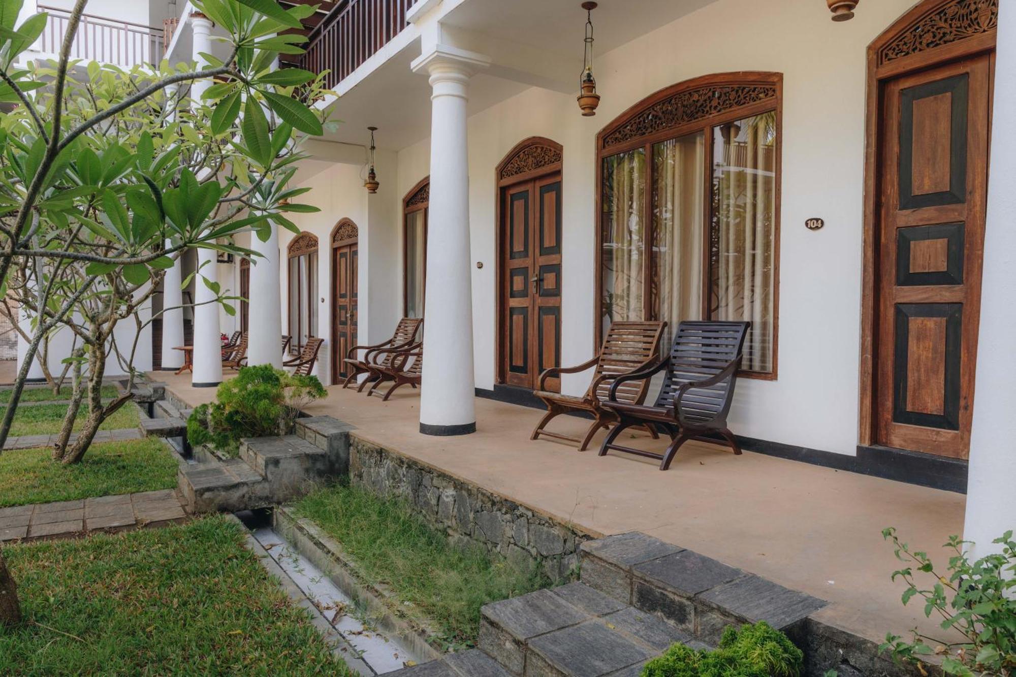 Yala Oga Reach Hotel Tissamaharama Exterior photo
