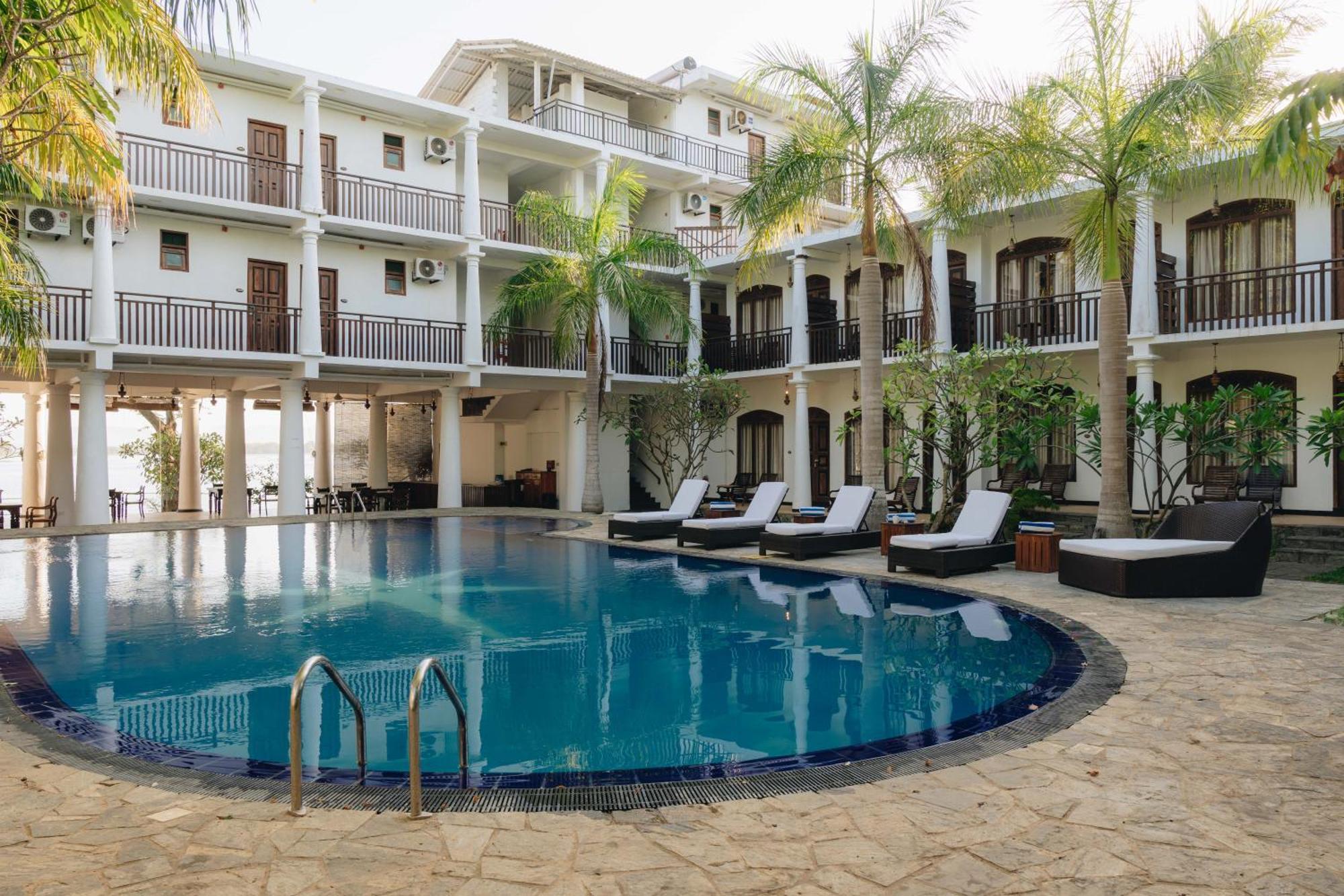 Yala Oga Reach Hotel Tissamaharama Exterior photo