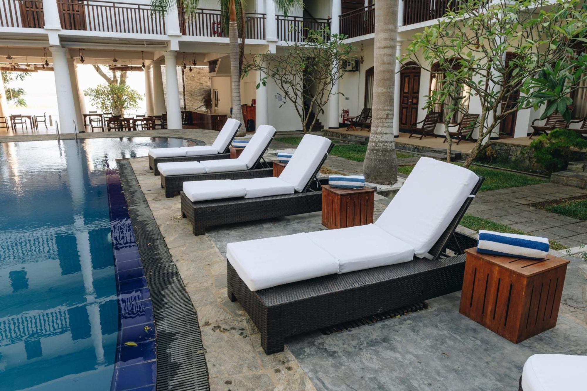 Yala Oga Reach Hotel Tissamaharama Exterior photo