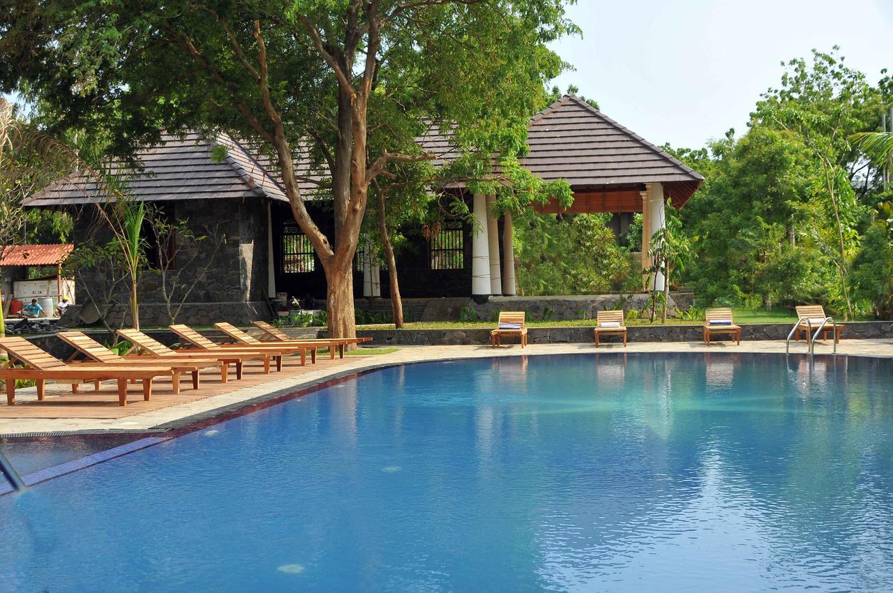 Yala Oga Reach Hotel Tissamaharama Exterior photo