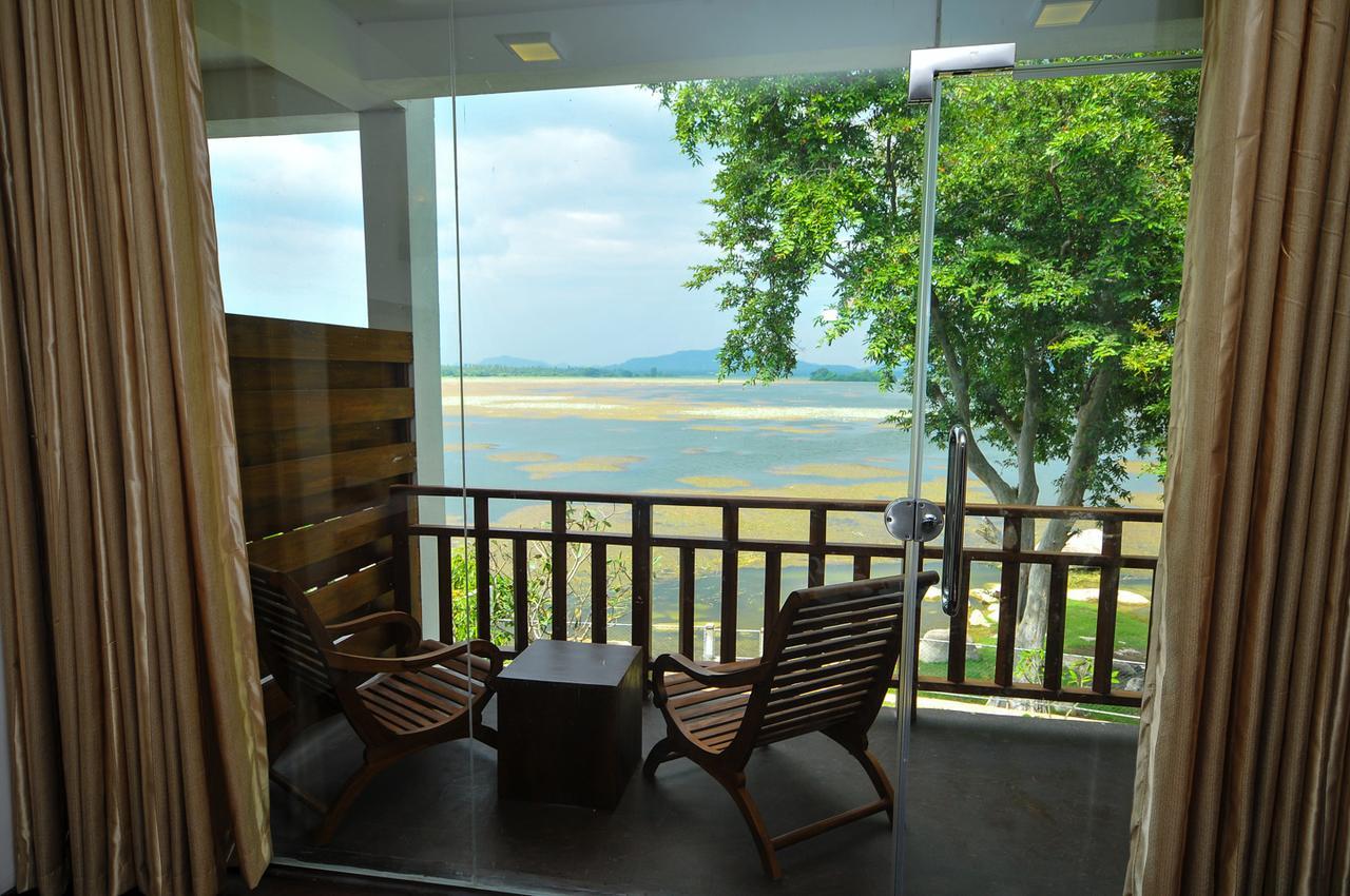 Yala Oga Reach Hotel Tissamaharama Exterior photo