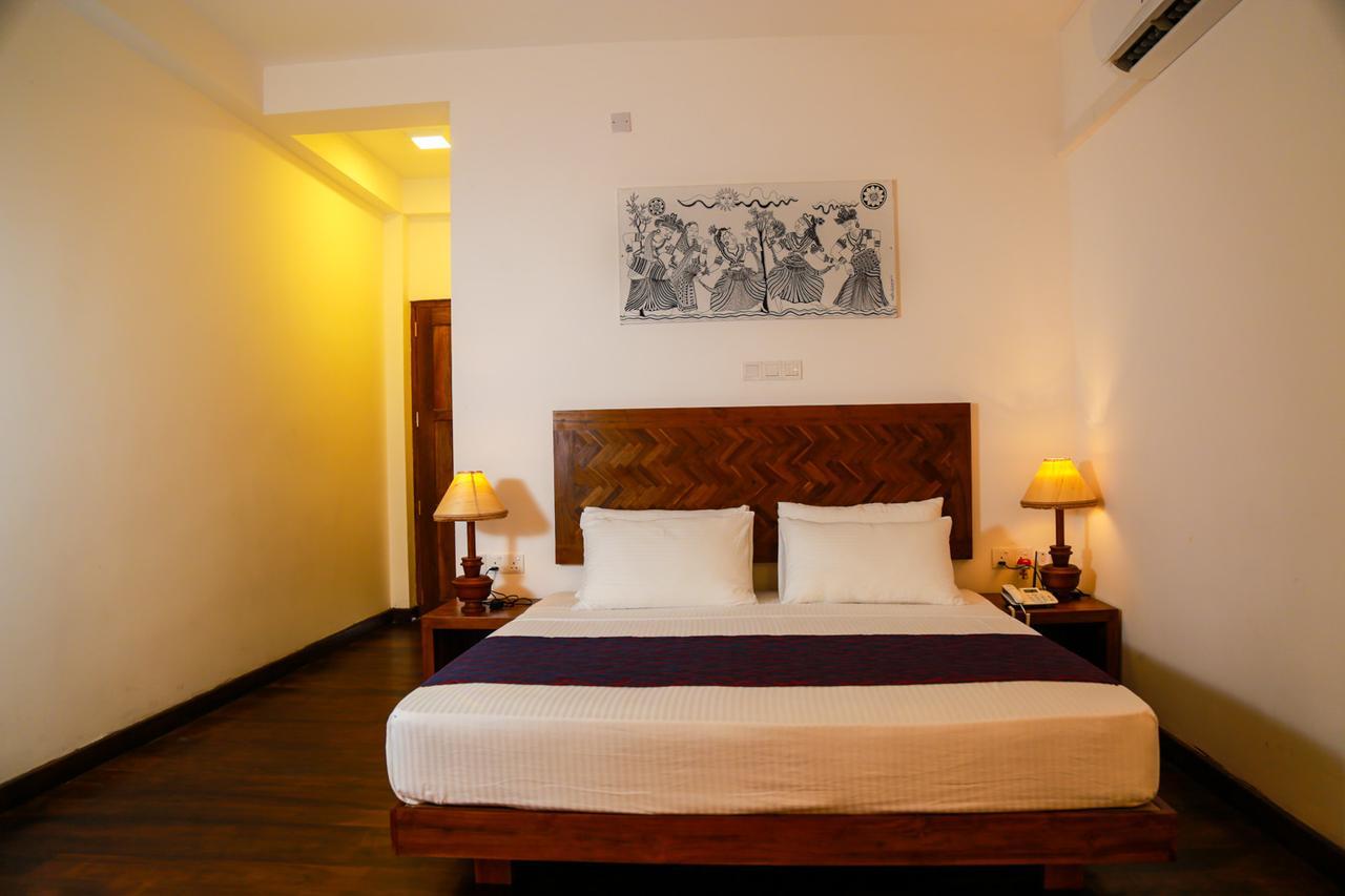 Yala Oga Reach Hotel Tissamaharama Exterior photo