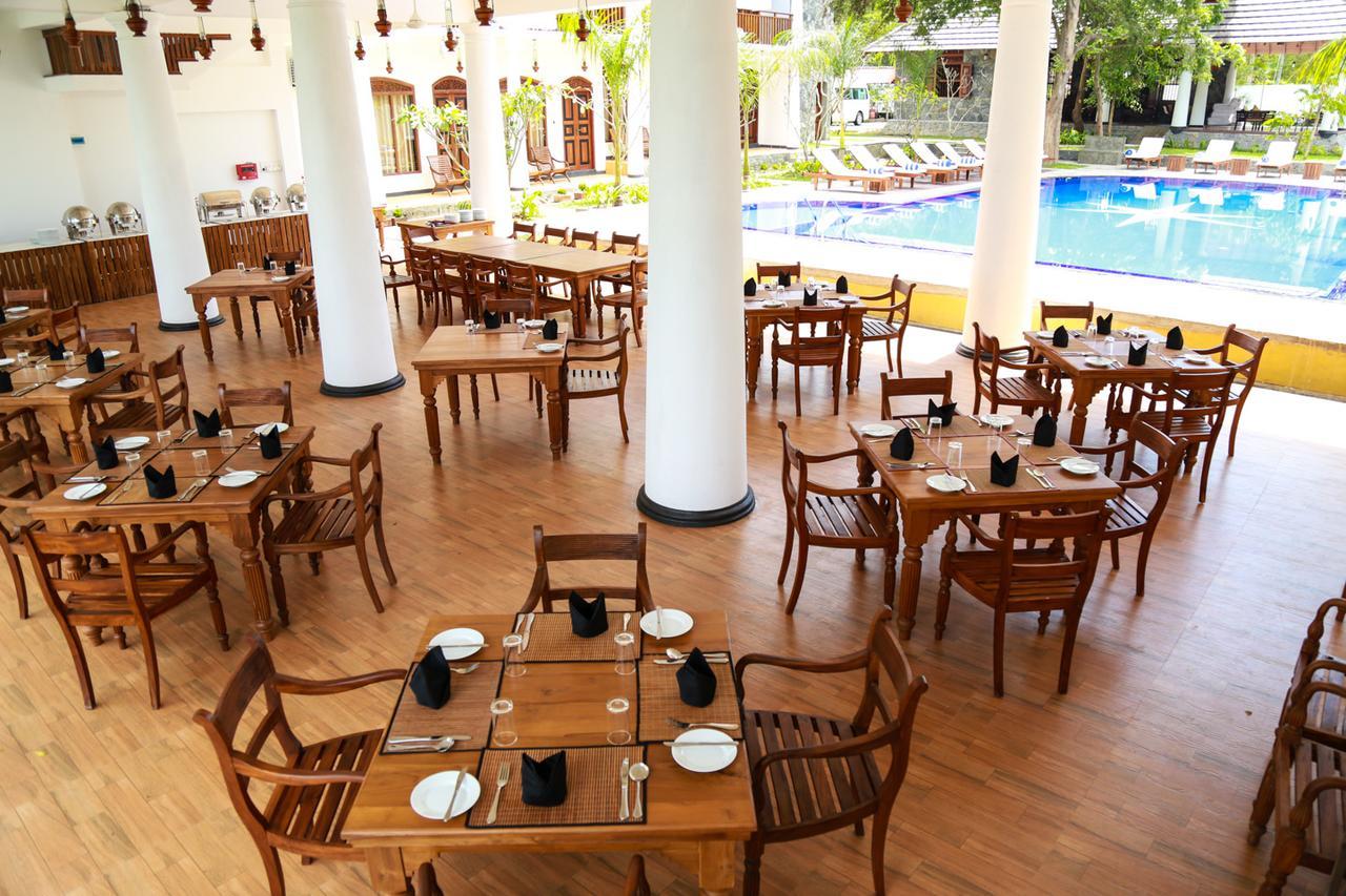 Yala Oga Reach Hotel Tissamaharama Exterior photo