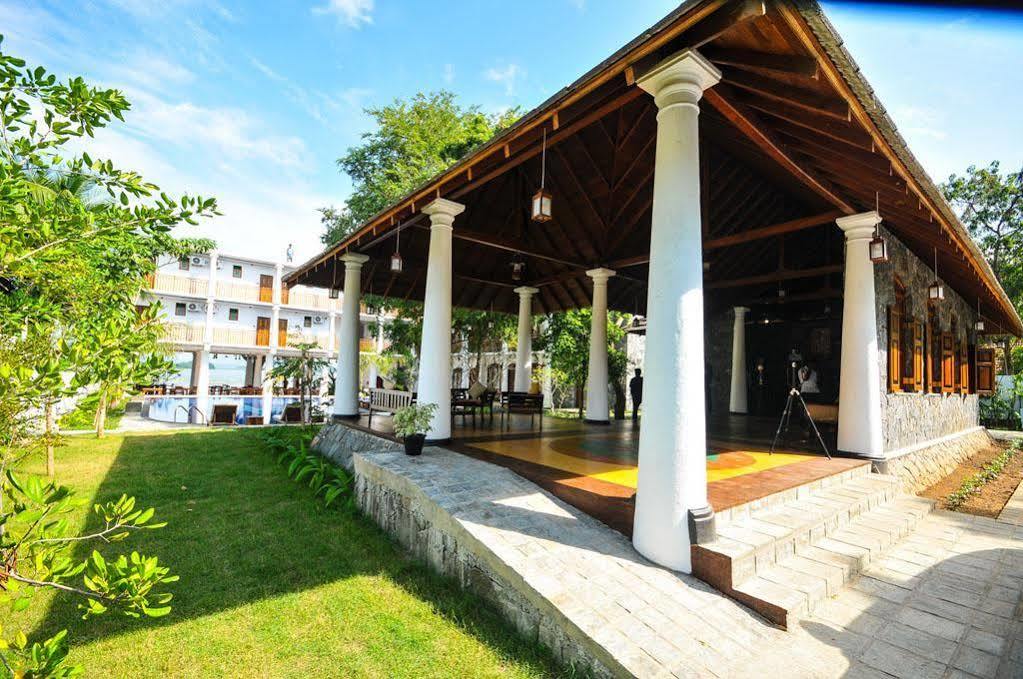 Yala Oga Reach Hotel Tissamaharama Exterior photo